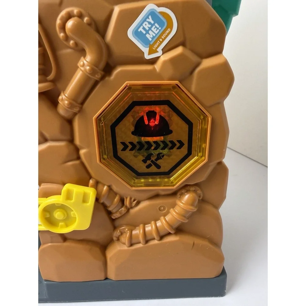 Kid Connection Mega Construction Site Play set with Crane Works Good condition